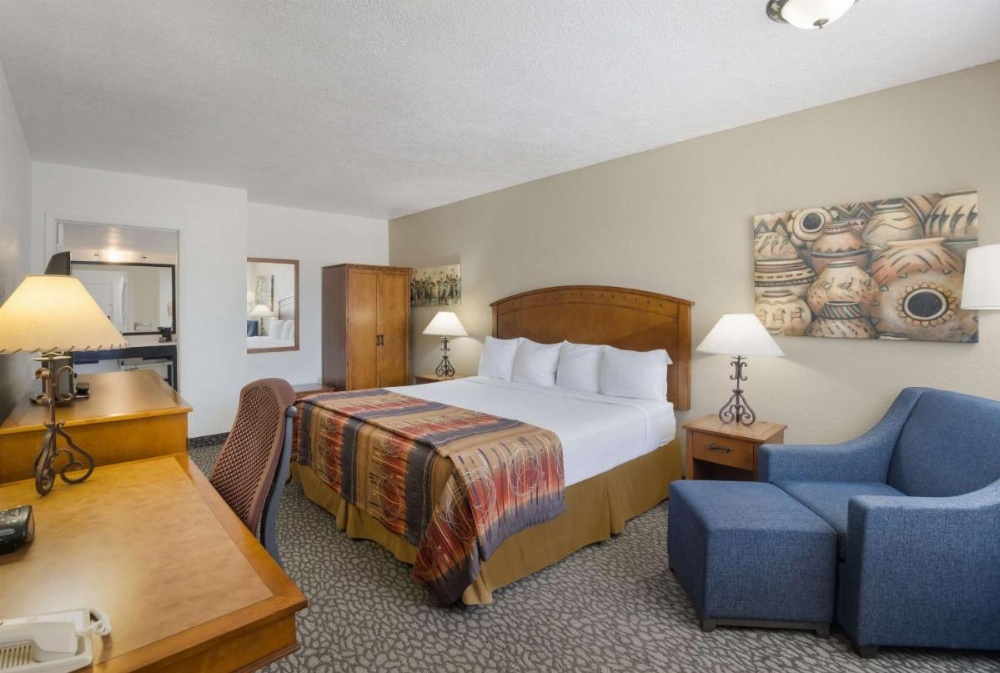 King Room with Bathtub - Disability Access/Non-Smoking