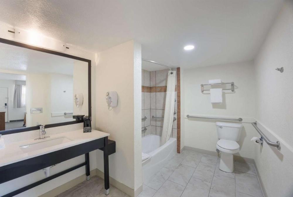Room image 3
